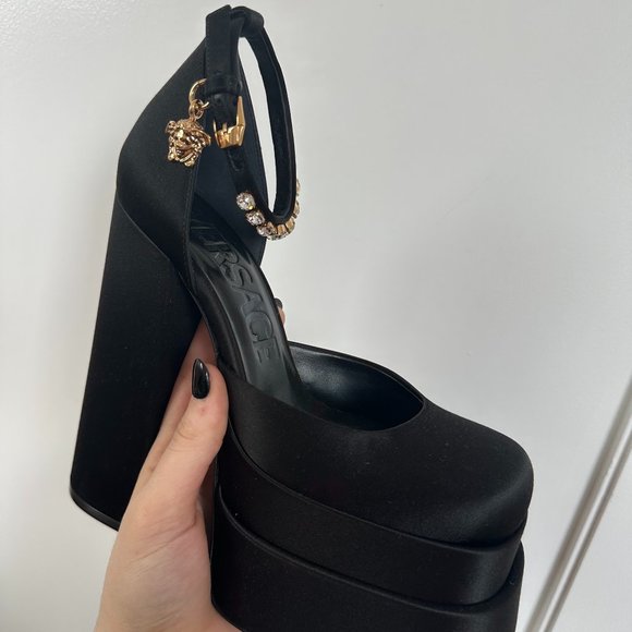 Versace Aevitas Satin Platform Pumps Ankle Strap Medusa Charm Square Toe Sz 38.5 - Picture 3 of 10